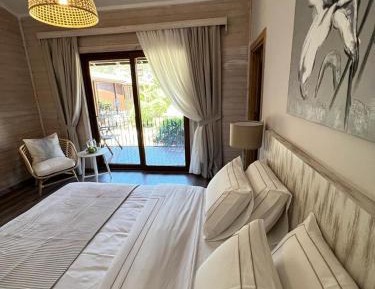 Bungalow with Garden View