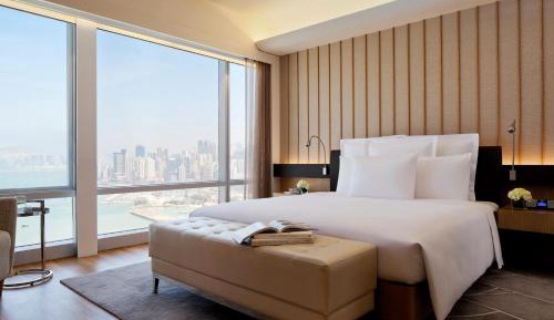 Deluxe King Suite with Harbor View and Executive Lounge Access