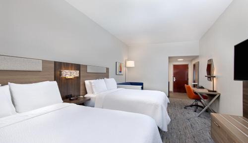 Standard Room with Two Queen Beds