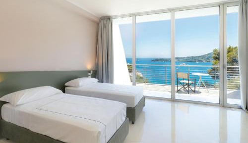 Deluxe Double Room with Balcony and Sea View