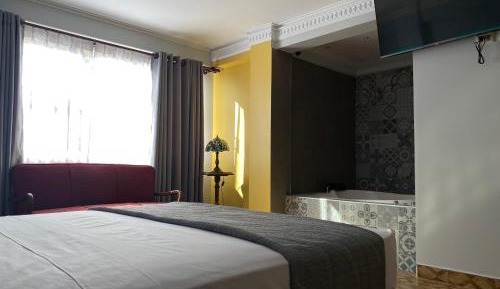 Suite with Spa Bath