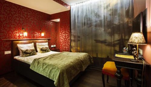Queen Room with Private Bathroom (No Window)