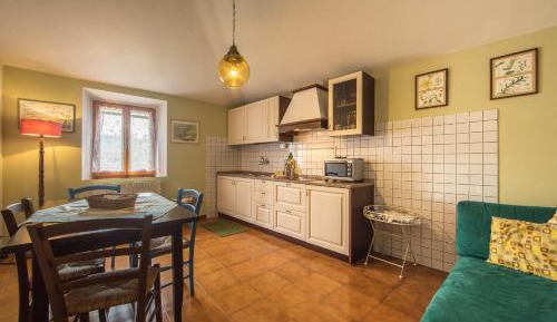 Large One-Bedroom Apartment (2 Adults)