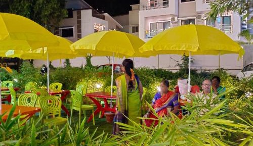 Deluxe Room (2 Adults + 1 Child)