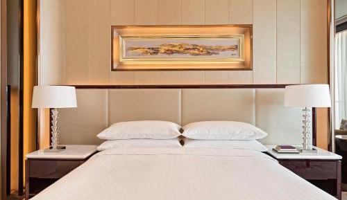 Premier Deluxe King Room (1 piece of laundry free per night, except any heavy clothe)