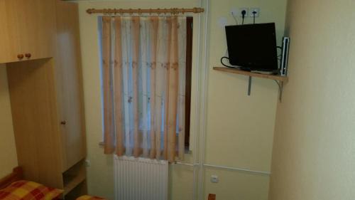  Small Double Room with Private Bathroom