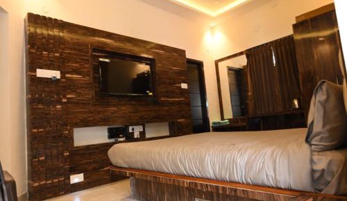 Deluxe Double Room with Extra Bed