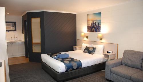 Deluxe Queen Suite