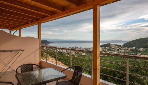 Triple Room with Balcony and Sea View