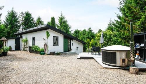 One-Bedroom Holiday Home