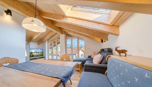 Apartment with Mountain View