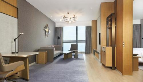 Deluxe Suite, Club lounge access, 1 Bedroom Suite, 1 King