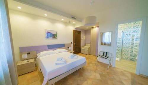 Deluxe Double Room with Balcony and Sea View
