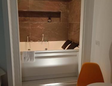 King Room with Spa Bath