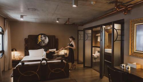 President Artist Signature Suite