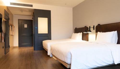 Standard Twin Room with City View