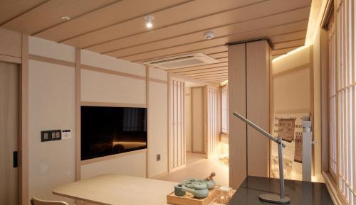 Wood Suite Double Bathroom