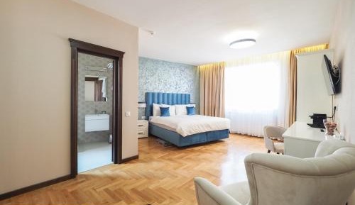 Deluxe King Room