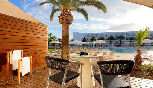 Superior Poolside