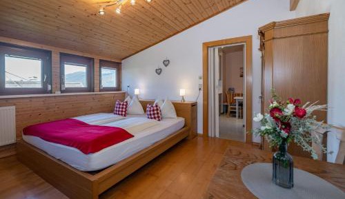 Apartment with Mountain View