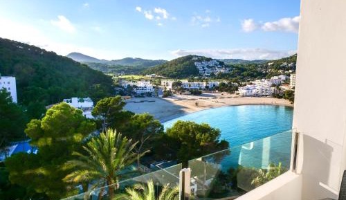 Deluxe Double Room with Beach View