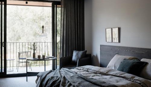 Superior King Room with River View