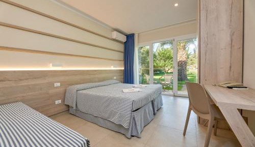 Deluxe Double or Twin Room with Garden View