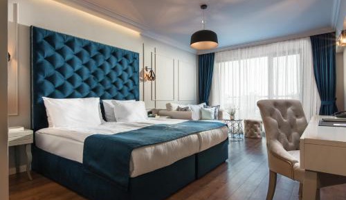 Deluxe Double Room with Balcony and Side Sea View (2 Adults + 2 Children) - Free Parking and Spa Access