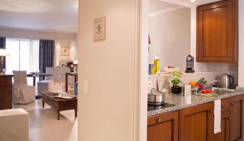 One-Bedroom Deluxe Apartment