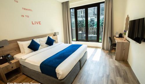 Deluxe King Room with Terrace (includes 25% off F&B)