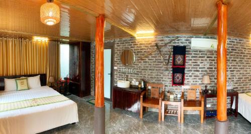 Family Room with Lake View