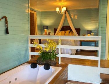 Suite with Hot Tub