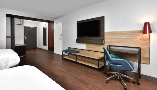 Queen Room with Two Queen Beds - Hearing Access