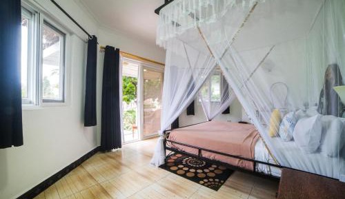 Bungalow with Garden View