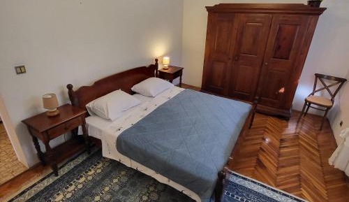 Deluxe Double Room (2 Adults + 1 Child)