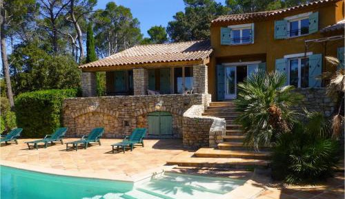 Six-Bedroom Holiday Home