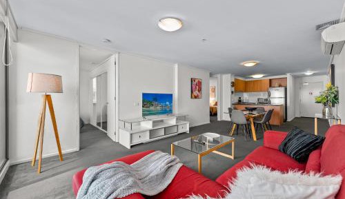 Deluxe Three-Bedroom Two-Bathroom Apartment
