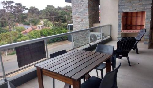 Three-Bedroom Apartment with Balcony
