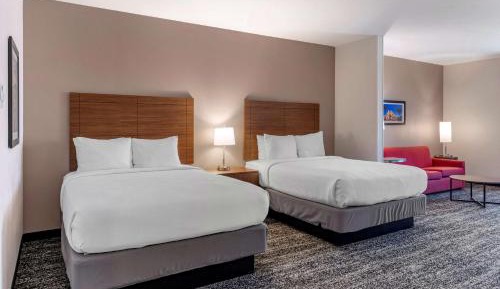 Suite with Two Queen Beds and Communication Assistance