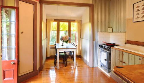 One-Bedroom Cottage with Spa Bath