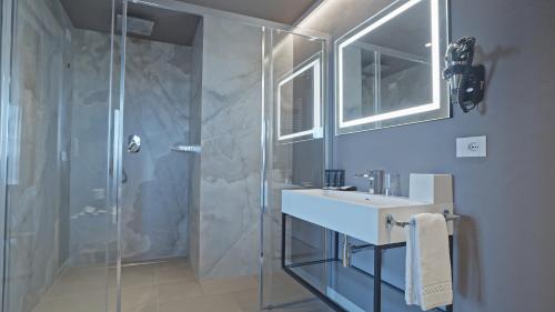Suite with Lake View