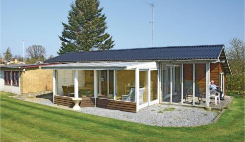 Three-Bedroom Holiday Home 