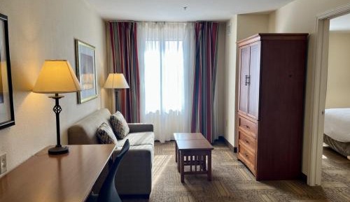 One-Bedroom Queen Suite