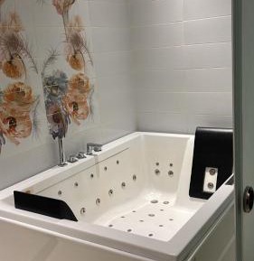 Suite with Hot Tub