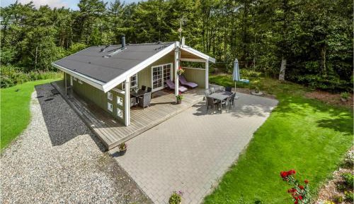 Three-Bedroom Holiday Home 