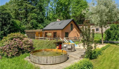 Three-Bedroom Holiday Home 