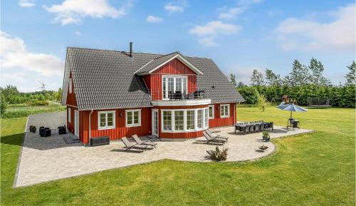 Six-Bedroom Holiday Home