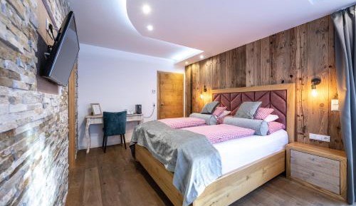 Deluxe Double Room with Extra Bed