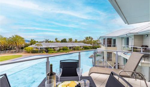 Apartment with Pool View 