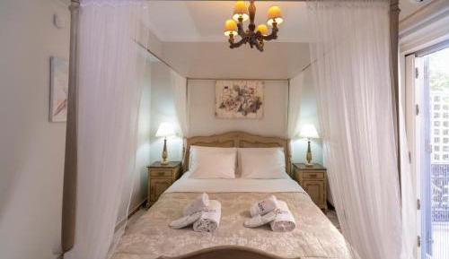 Deluxe King Suite